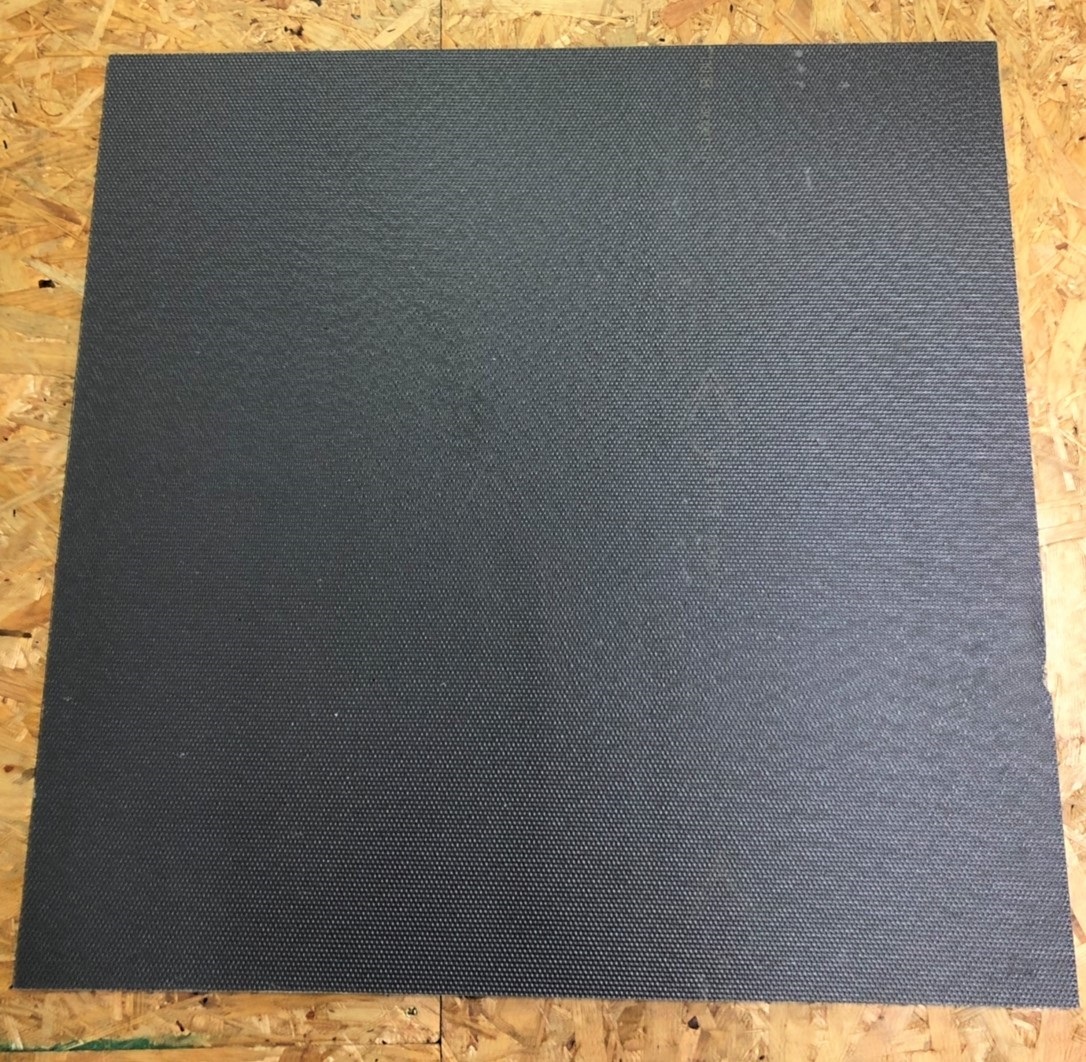 買取不可のタイルカーペット カットされている