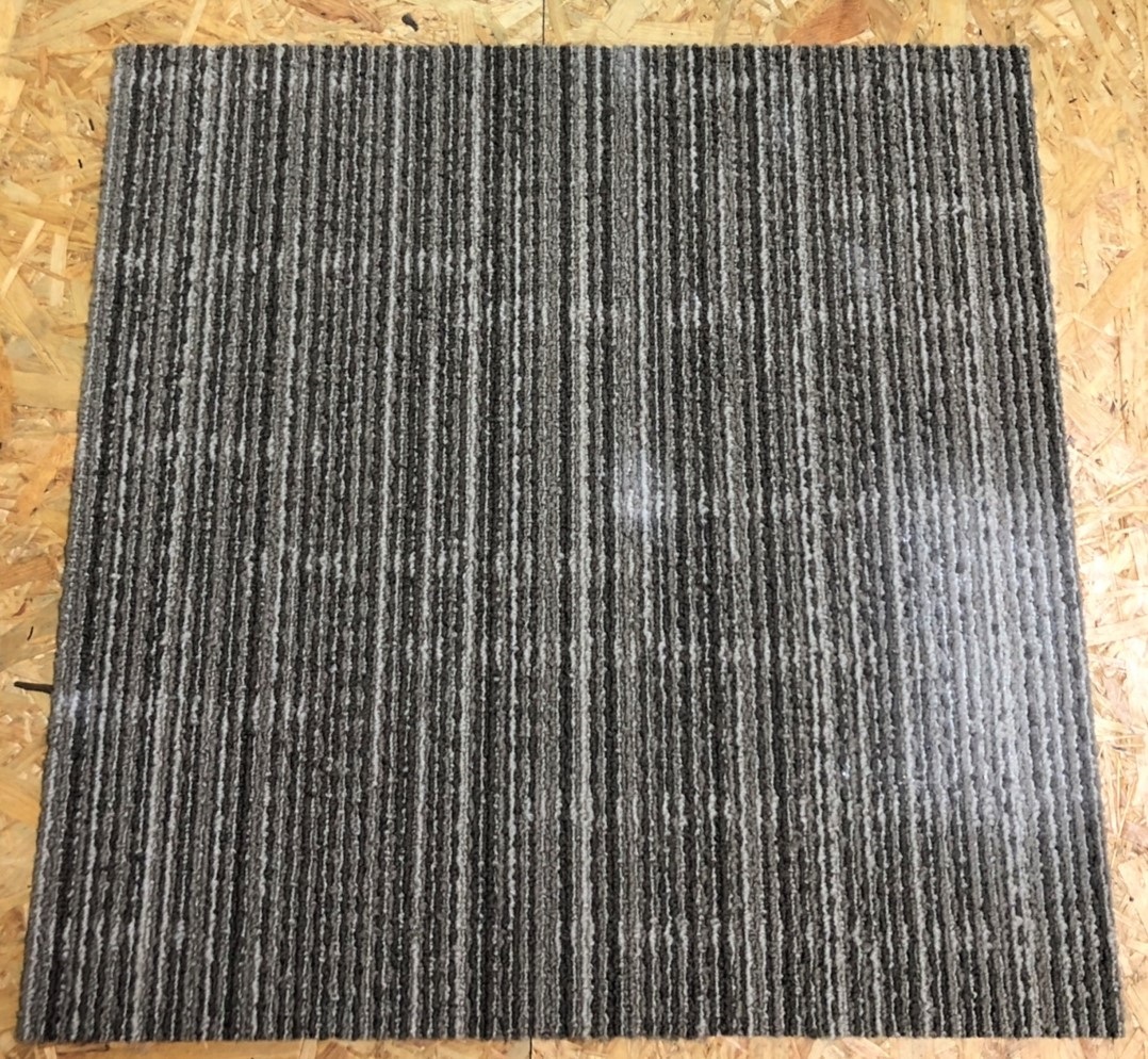買取不可のタイルカーペット 汚れている